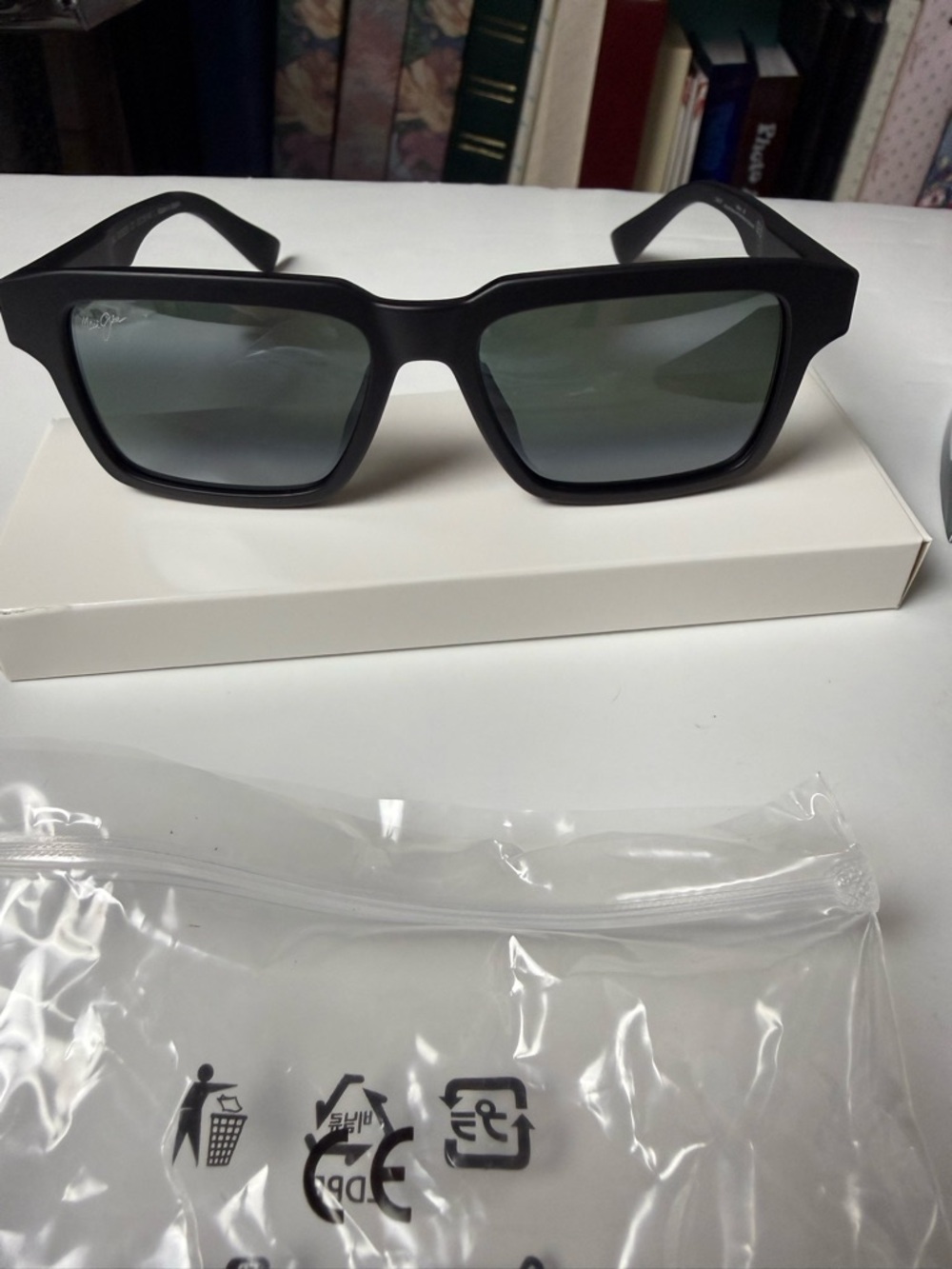 NIB Men’s Maui Jim Kahiko Matte Black Sunglasses